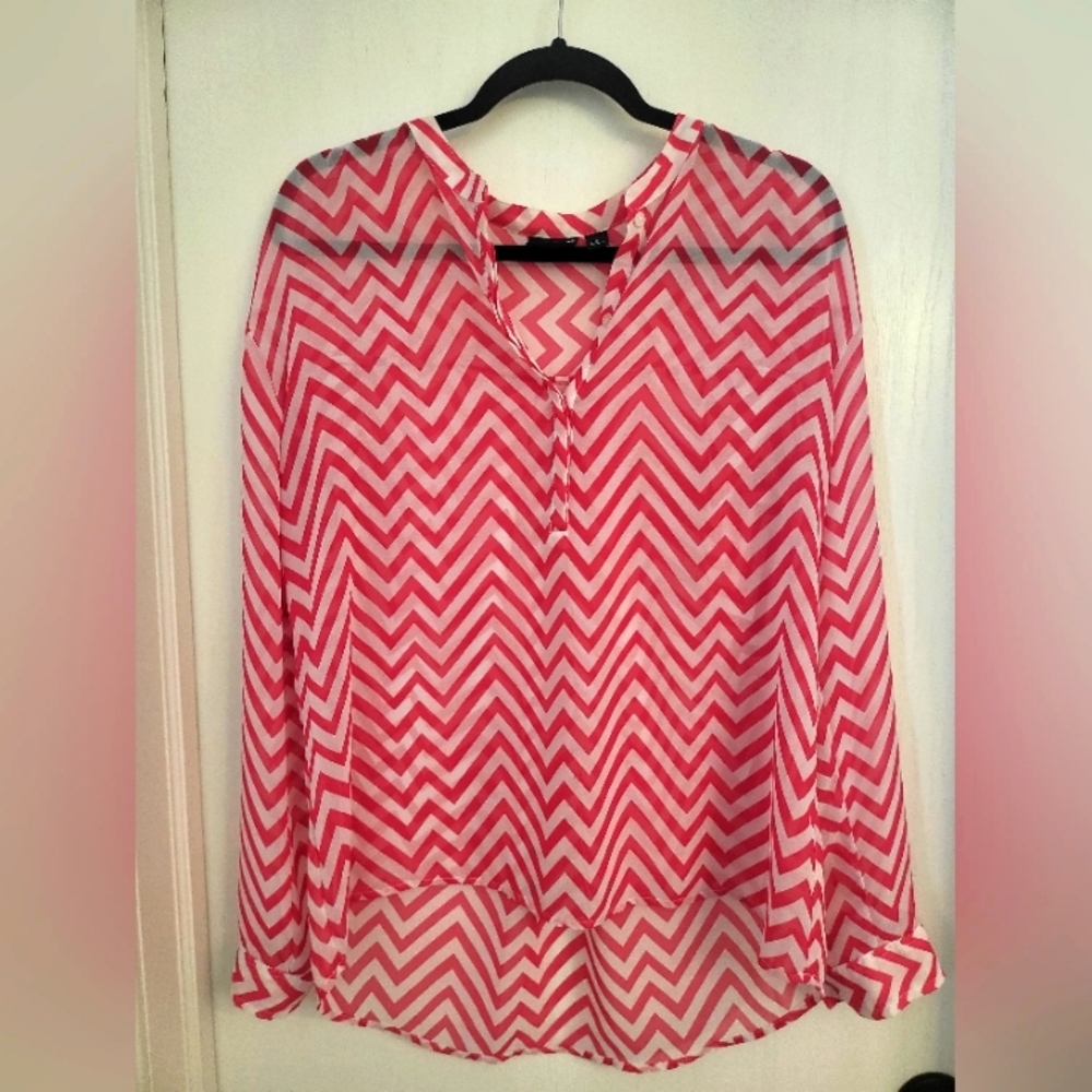 A.N.A.  fuchsia and white chevron top size large